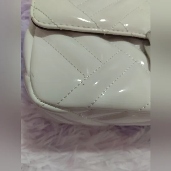 Host Pick✨Micheal Kors Peyton MED shoulder flap optic white bag NewW/Defects - Picture 10 of 17